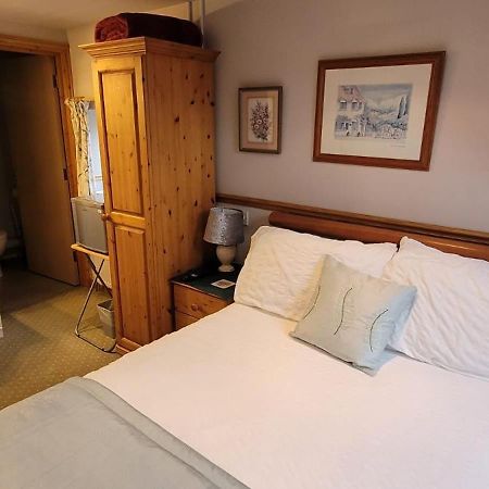 Alington House Bed & Breakfast CBG Екстериор снимка