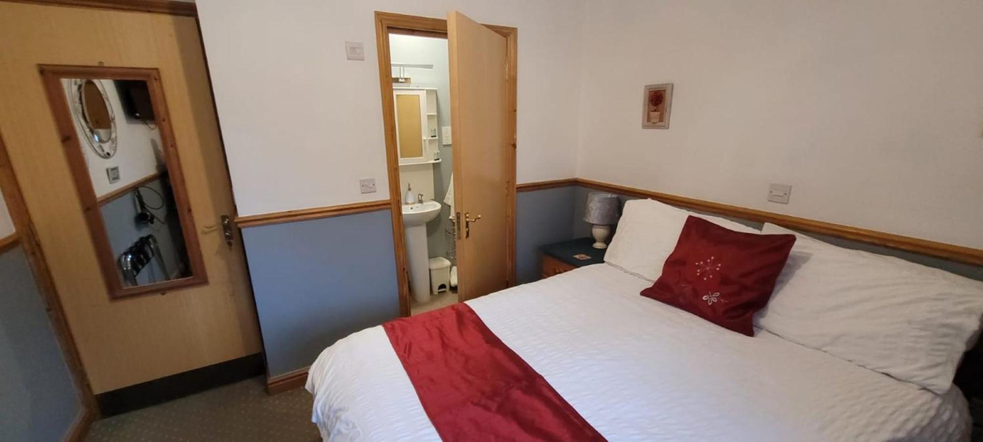 Alington House Bed & Breakfast CBG Екстериор снимка