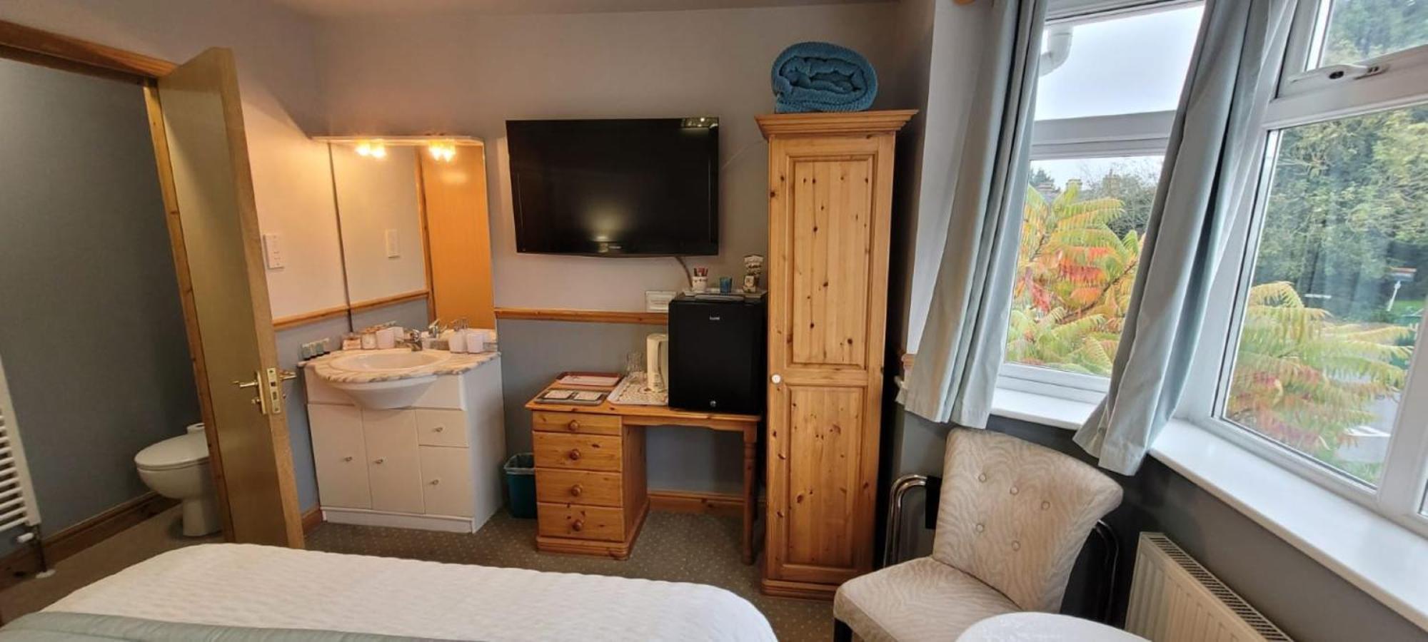 Alington House Bed & Breakfast CBG Екстериор снимка