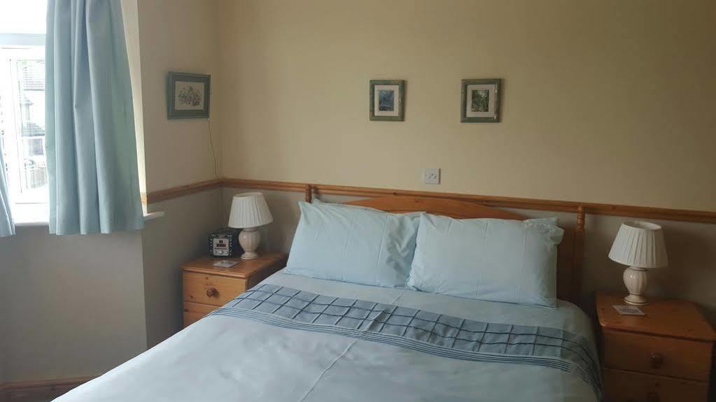 Alington House Bed & Breakfast CBG Екстериор снимка